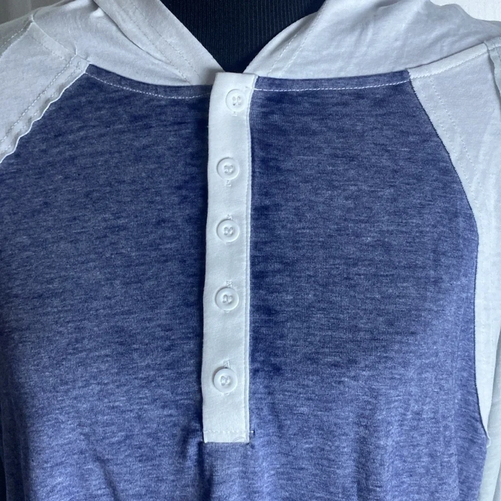 Maurices Women’s Long Sleeve Hooded Tee Tunic Blue Gray White Sz XL NWT